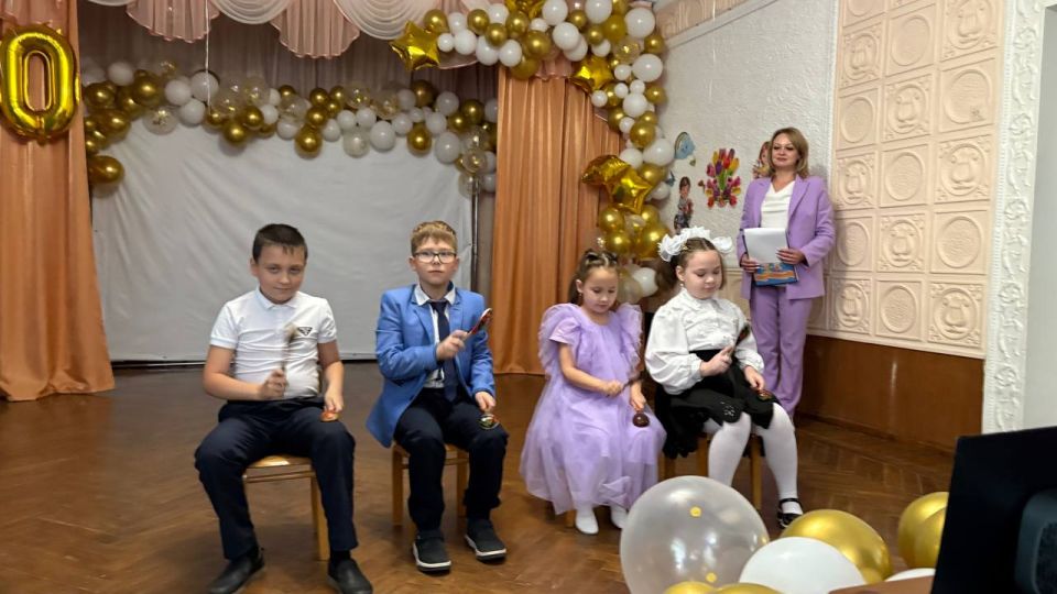 Уважаемые и дорогие сотрудники, ветераны труда, родители и выпускники детского сада № 45 «Колокольчик»! Уважаемые и дорогие сотрудники, ветераны труда, родители и выпускники детского сада № 45 «Колокольчик»!