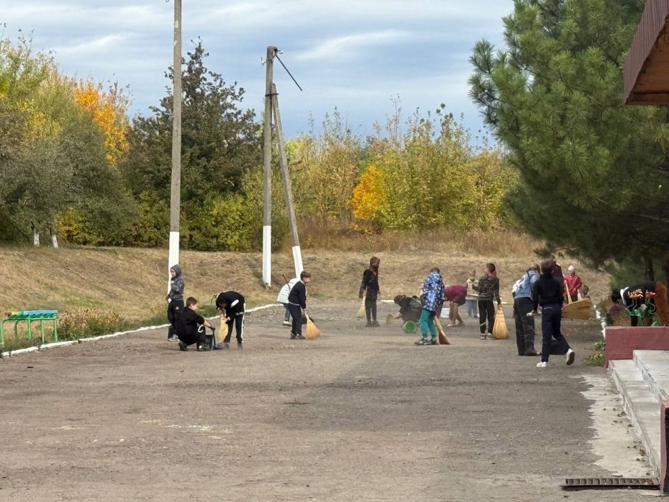 В поселках Центральный и Софиевка 25-26 сентября прошли субботники В поселках Центральный и Софиевка 25-26 сентября прошли субботники