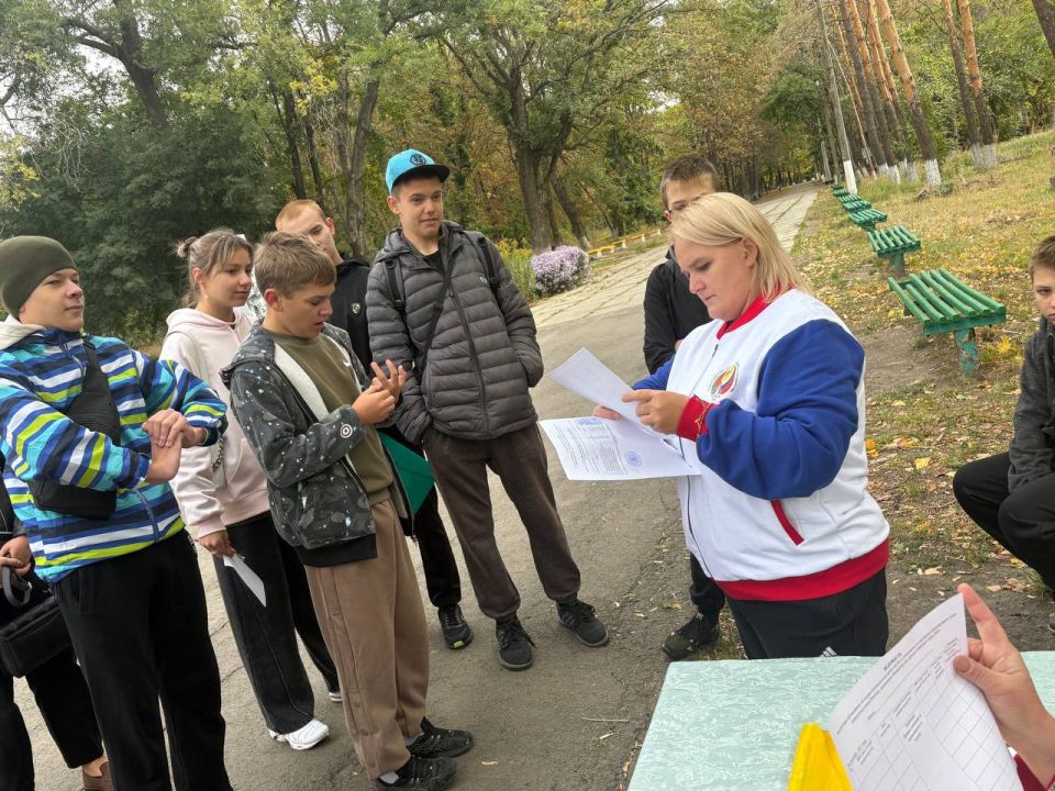 Сегодня в живописном Парке Героев города Ровеньки состоялись соревнования по спортивному ориентированию среди учащихся образовательных учреждений города под руководством Ровеньковского центра детского, юношеского туризма и... Сегодня в живописном Парке Героев города Ровеньки состоялись соревнования по спортивному ориентированию среди учащихся образовательных учреждений города под руководством Ровеньковского центра детского, юношеского туризма и...