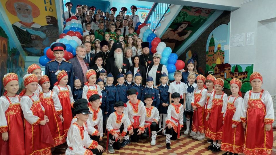 Андрей Рубанцов: Сегодня Ясеновская школа № 2 им. Д.В. Лазутина отмечает свой 60-летний юбилей Андрей Рубанцов: Сегодня Ясеновская школа № 2 им. Д.В. Лазутина отмечает свой 60-летний юбилей