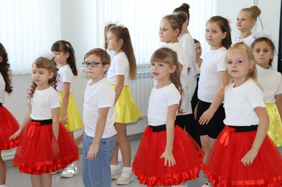 Яна Сылкина: Уверена, что в дошкольных учреждениях работают люди с особым характером - чуткие, добрые, внимательные, чуточку терпеливые и, главное, безмерно любящие детей Яна Сылкина: Уверена, что в дошкольных учреждениях работают люди с особым характером - чуткие, добрые, внимательные, чуточку терпеливые и, главное, безмерно любящие детей