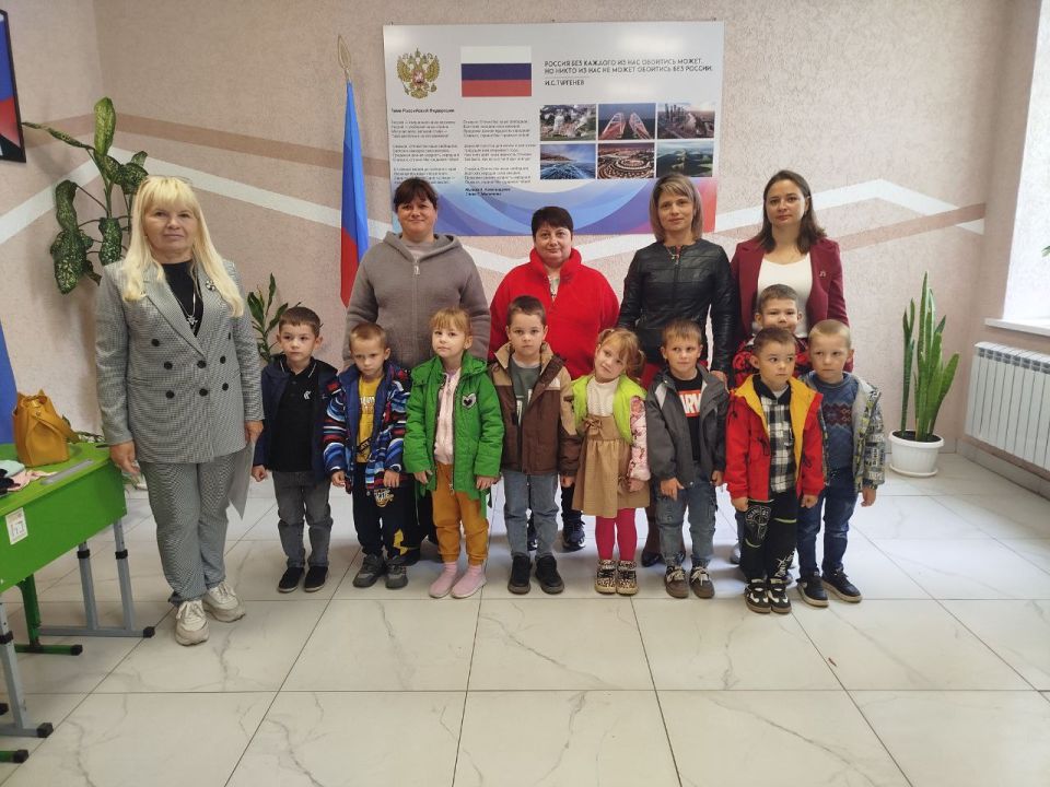 Сегодня ребята ГБДОУ ЛНР "Беловодский ЯС №2 "Радуга" совершили увлекательное путешествие в ГБОУ ЛНР "Беловодская СШ №1. В самом начале путешествия ребят тепло встретила директор школы Коваль С.А. Ребята сдали экзамен... Сегодня ребята ГБДОУ ЛНР "Беловодский ЯС №2 "Радуга" совершили увлекательное путешествие в ГБОУ ЛНР "Беловодская СШ №1. В самом начале путешествия ребят тепло встретила директор школы Коваль С.А. Ребята сдали экзамен...