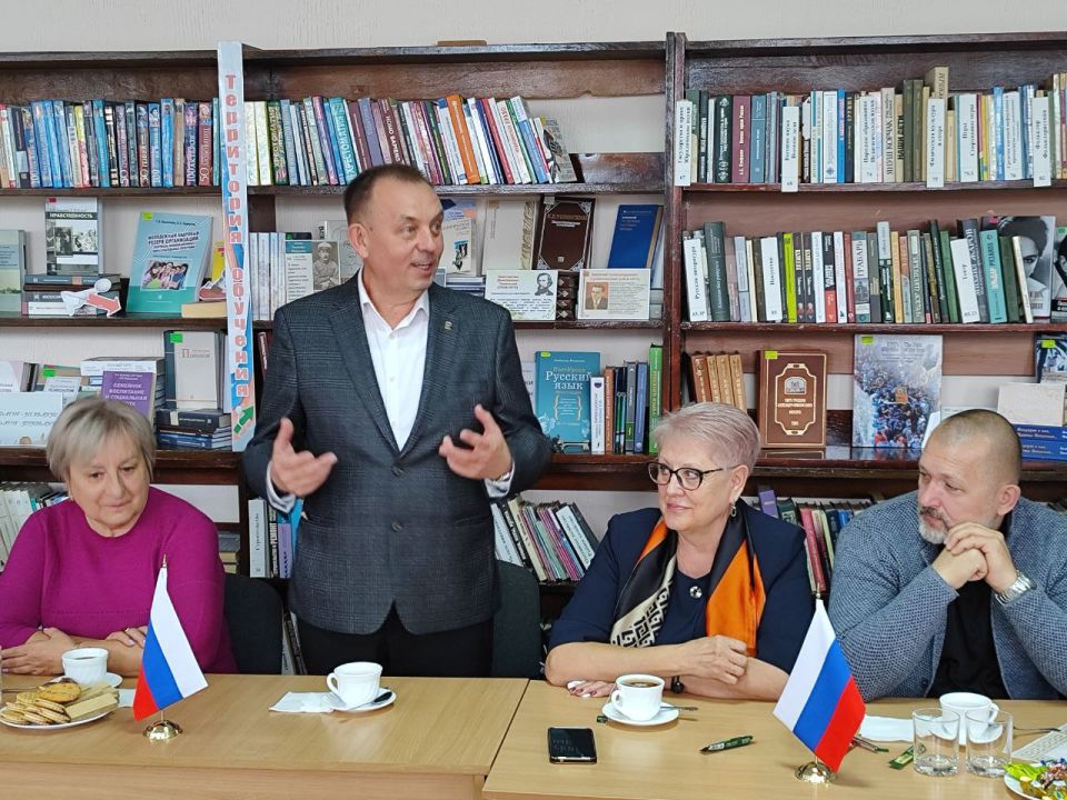 Сегодня, 26 сентября, в МБУ "Славяносербская центральная библиотека" состоялась литературно-музыкальная гостиная «Алтайский край - душа России» Сегодня, 26 сентября, в МБУ "Славяносербская центральная библиотека" состоялась литературно-музыкальная гостиная «Алтайский край - душа России»