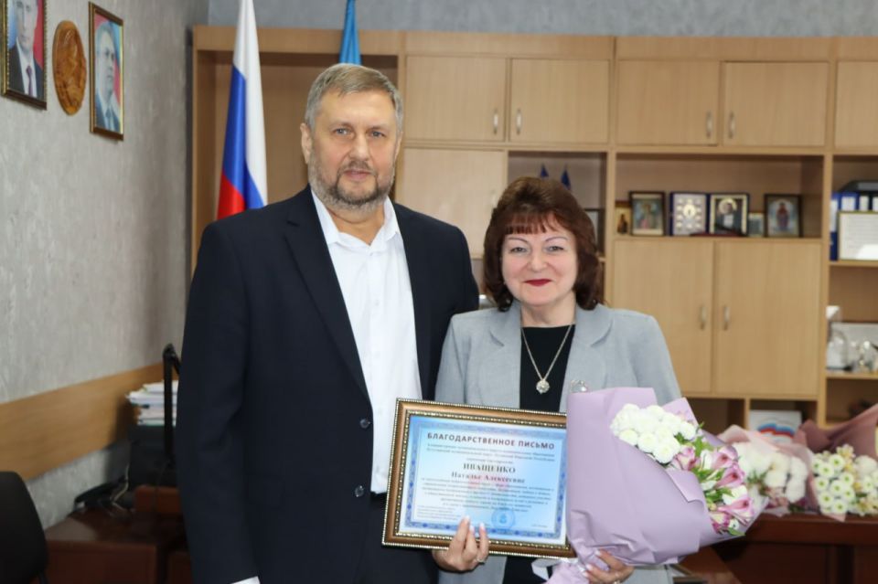 Евгений Бондарь: Тёплые слова и искренние поздравления создали особую атмосферу единства и общей ответственности за будущее родного края Евгений Бондарь: Тёплые слова и искренние поздравления создали особую атмосферу единства и общей ответственности за будущее родного края