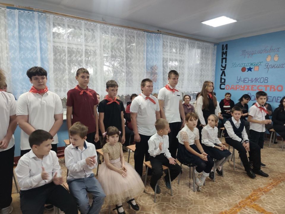 В ГБОУ ЛНР "Зелековский УВК" прошло торжественное посвящение в пионеры обучающихся 5-9 классов В ГБОУ ЛНР "Зелековский УВК" прошло торжественное посвящение в пионеры обучающихся 5-9 классов
