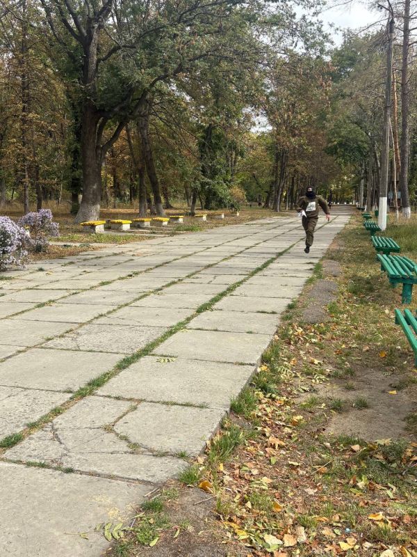 Сегодня в живописном Парке Героев города Ровеньки состоялись соревнования по спортивному ориентированию среди учащихся образовательных учреждений города под руководством Ровеньковского центра детского, юношеского туризма и... Сегодня в живописном Парке Героев города Ровеньки состоялись соревнования по спортивному ориентированию среди учащихся образовательных учреждений города под руководством Ровеньковского центра детского, юношеского туризма и...