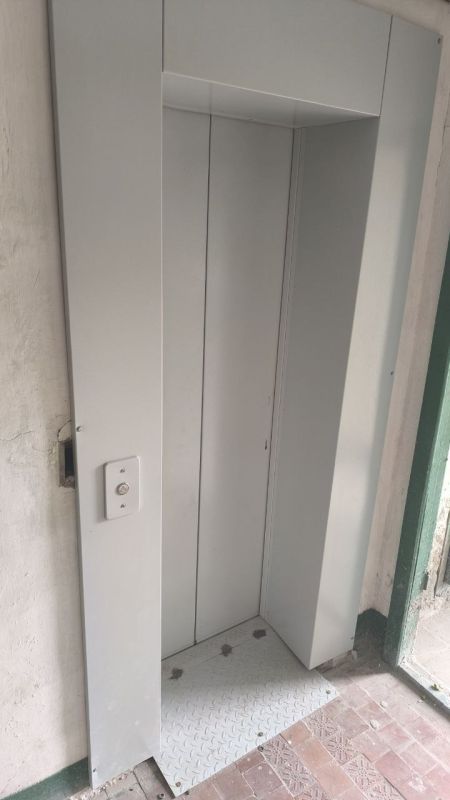 Продолжаются работы по установке нового пассажирского и грузового лифтового оборудования на Микроцентре, 20. В этой 14-этажке лифта не было около 30 лет Продолжаются работы по установке нового пассажирского и грузового лифтового оборудования на Микроцентре, 20. В этой 14-этажке лифта не было около 30 лет