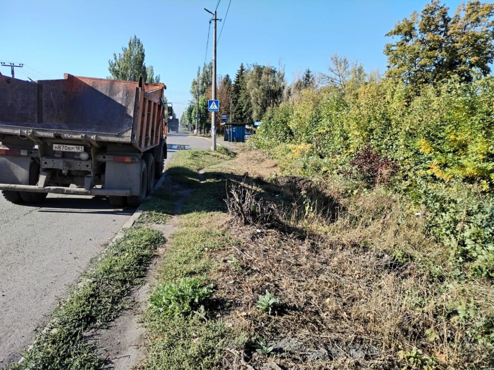 В Ровеньках расчистили улицы и обочины дорог В Ровеньках расчистили улицы и обочины дорог