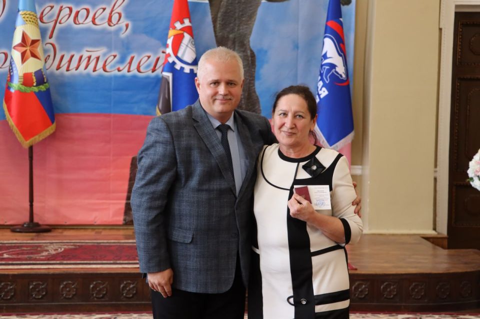 Константин Бутримов: ТОРЖЕСТВЕННОЕ МЕРОПРИЯТИЕ ПО СЛУЧАЮ 60-ЛЕТИЯ СТАХАНОВСКОГО ВАГОНОСТРОИТЕЛЬНОГО ЗАВОДА И ДНЯ МАШИНОСТРОИТЕЛЯ Константин Бутримов: ТОРЖЕСТВЕННОЕ МЕРОПРИЯТИЕ ПО СЛУЧАЮ 60-ЛЕТИЯ СТАХАНОВСКОГО ВАГОНОСТРОИТЕЛЬНОГО ЗАВОДА И ДНЯ МАШИНОСТРОИТЕЛЯ