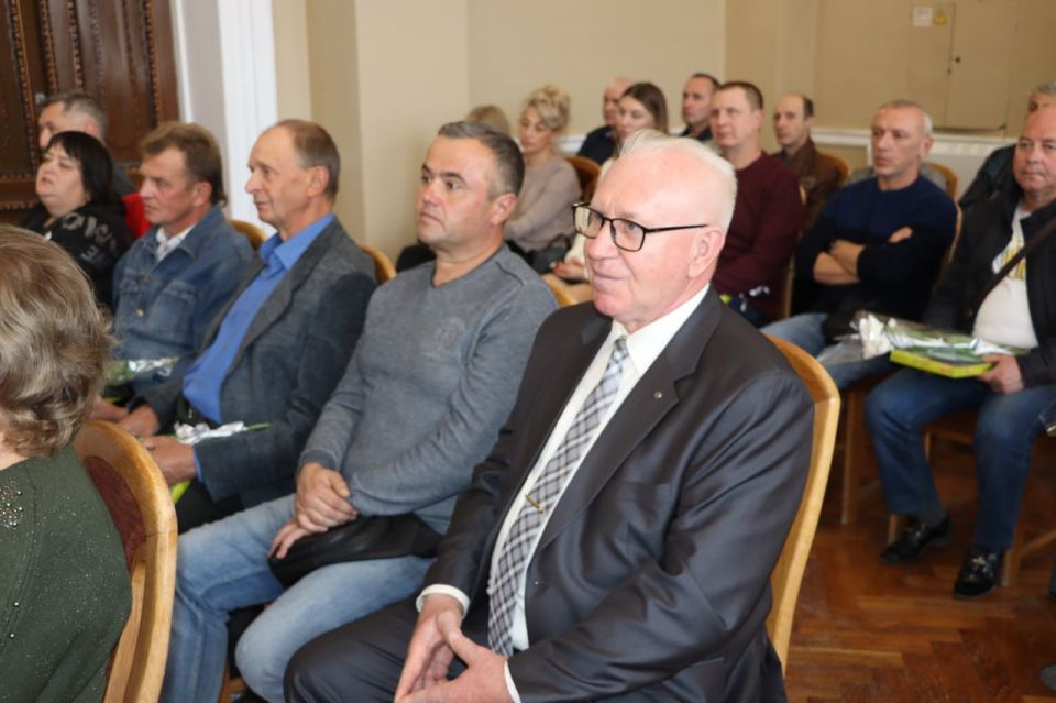 Наталия Жулинская: Стахановскому вагоностроительному заводу – 60! Наталия Жулинская: Стахановскому вагоностроительному заводу – 60!