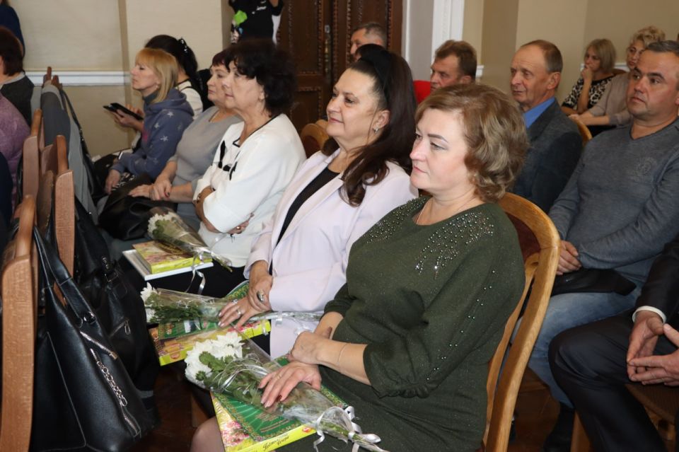 Наталия Жулинская: Стахановскому вагоностроительному заводу – 60! Наталия Жулинская: Стахановскому вагоностроительному заводу – 60!