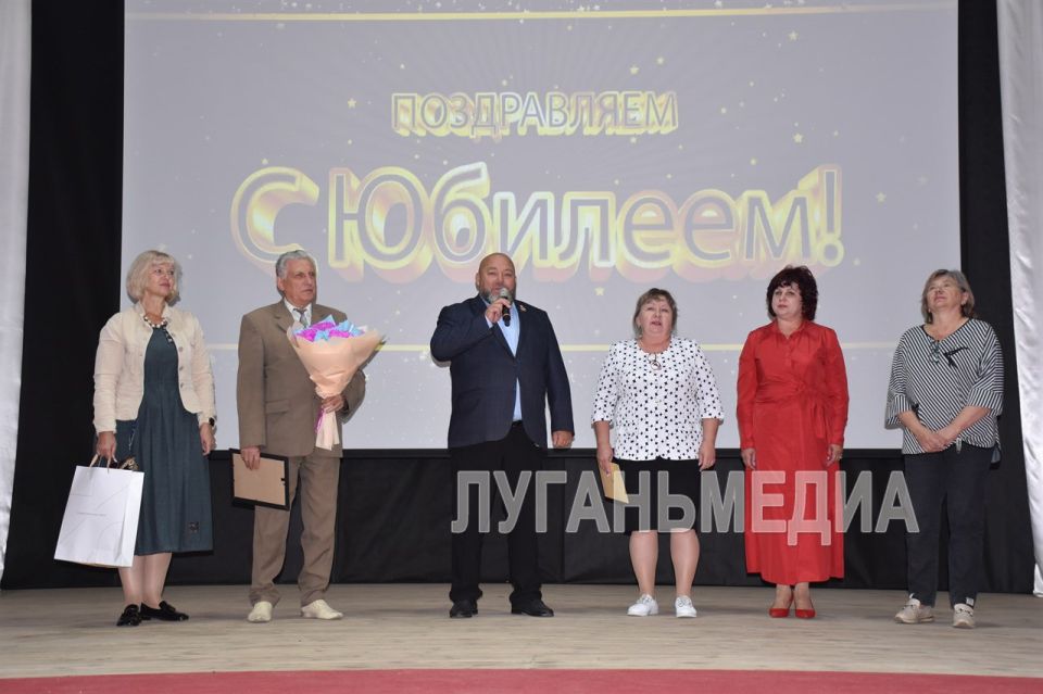 Перевальский районный Дворец Культуры отметил 95-летие Перевальский районный Дворец Культуры отметил 95-летие