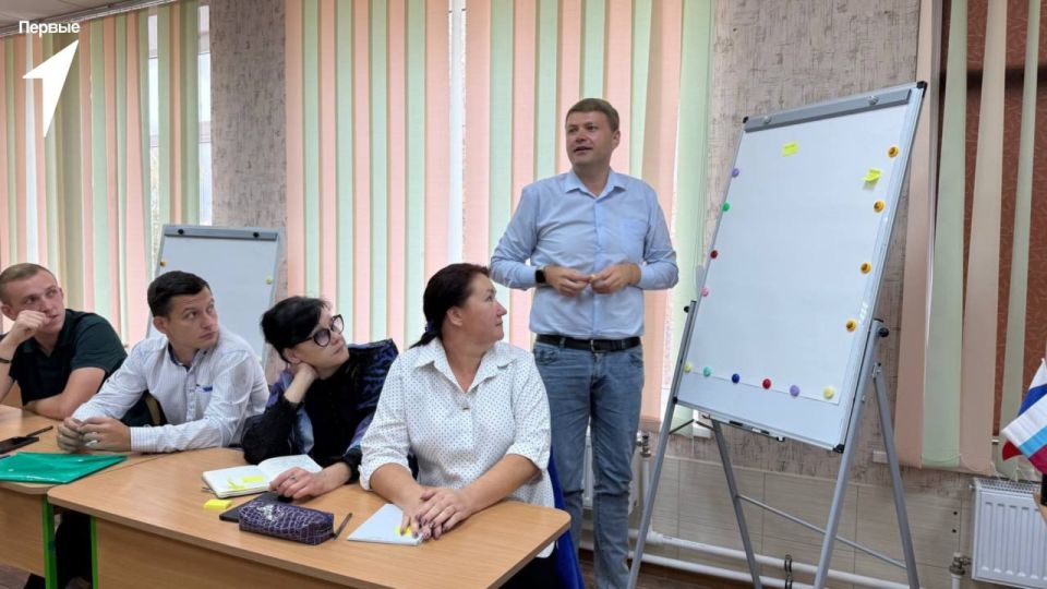 На пути к успеху!. В Меловом состоялась стратегическая сессия для кураторов первичных отделений Движения Первых «Первичное отделение: от группы к коллективу» На мероприятии присутствовали почётные гости начальник отдела... На пути к успеху!. В Меловом состоялась стратегическая сессия для кураторов первичных отделений Движения Первых «Первичное отделение: от группы к коллективу» На мероприятии присутствовали почётные гости начальник отдела...