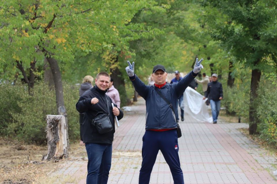 Северодончане приняли участие во Всероссийском экологическом субботнике "Зелёная Россия" Северодончане приняли участие во Всероссийском экологическом субботнике "Зелёная Россия"
