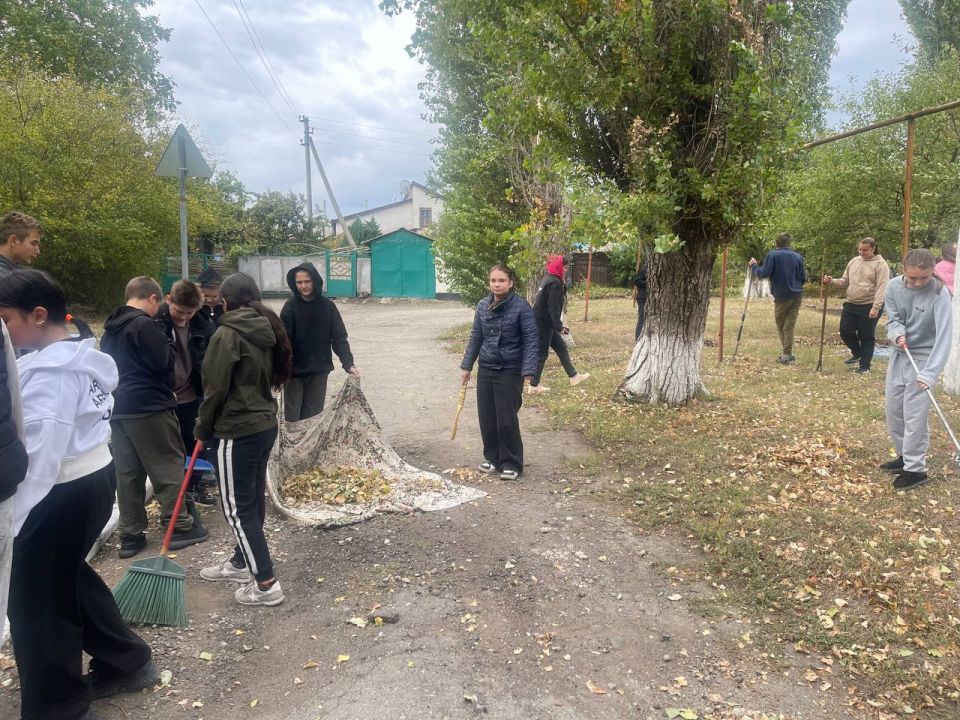 В поселках Центральный и Софиевка 25-26 сентября прошли субботники В поселках Центральный и Софиевка 25-26 сентября прошли субботники