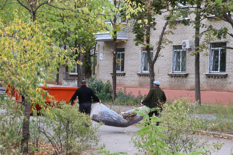 Северодончане приняли участие во Всероссийском экологическом субботнике "Зелёная Россия" Северодончане приняли участие во Всероссийском экологическом субботнике "Зелёная Россия"