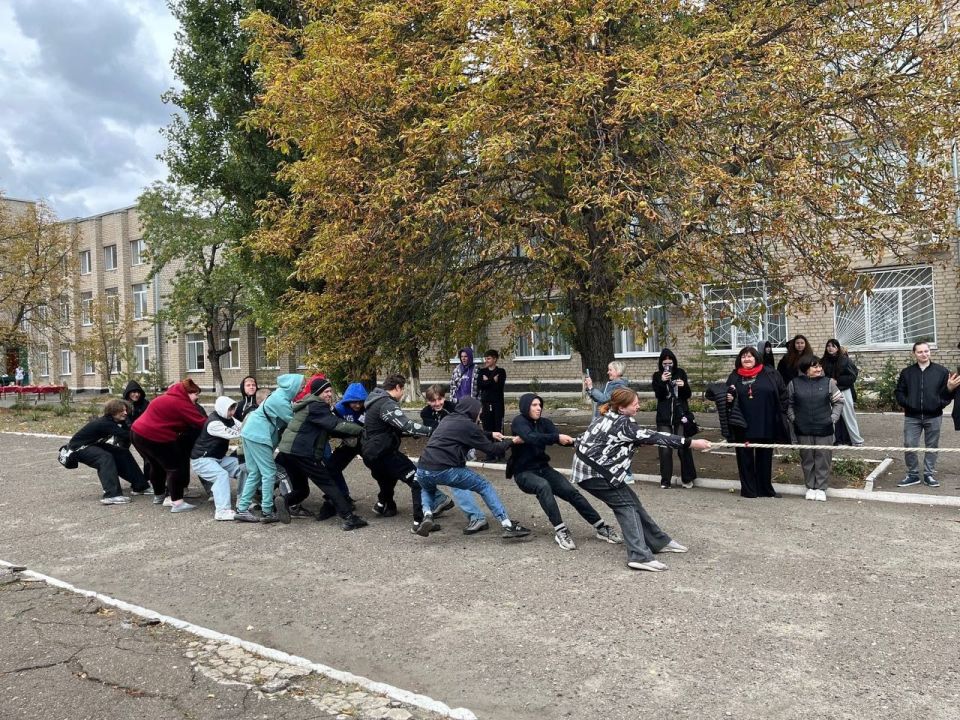 В Кировском транспортном техникуме ярко и динамично прошел один из самых ожидаемых осенних праздников — «День здоровья» В Кировском транспортном техникуме ярко и динамично прошел один из самых ожидаемых осенних праздников — «День здоровья»