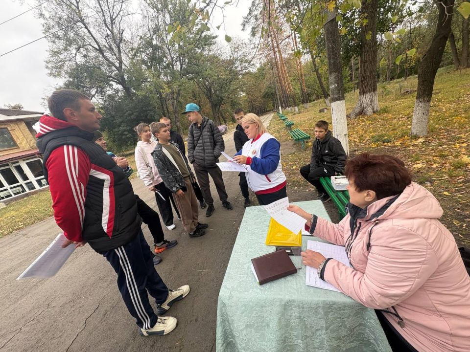 Сегодня в живописном Парке Героев города Ровеньки состоялись соревнования по спортивному ориентированию среди учащихся образовательных учреждений города под руководством Ровеньковского центра детского, юношеского туризма и... Сегодня в живописном Парке Героев города Ровеньки состоялись соревнования по спортивному ориентированию среди учащихся образовательных учреждений города под руководством Ровеньковского центра детского, юношеского туризма и...