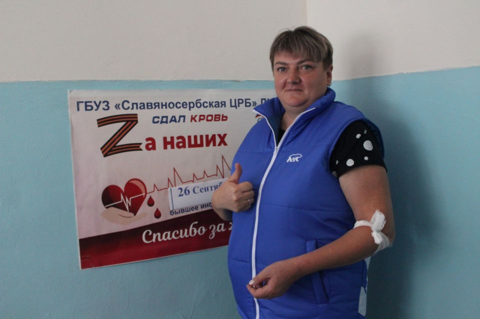 В рамках акции «Zа наших» и проекта «Здоровое будущее» партии «Единая Россия» на базе Славяносербской центральной районной больницы состоялся День донора, приуроченный 3-й годовщине воссоединения Луганской Народной... В рамках акции «Zа наших» и проекта «Здоровое будущее» партии «Единая Россия» на базе Славяносербской центральной районной больницы состоялся День донора, приуроченный 3-й годовщине воссоединения Луганской Народной...