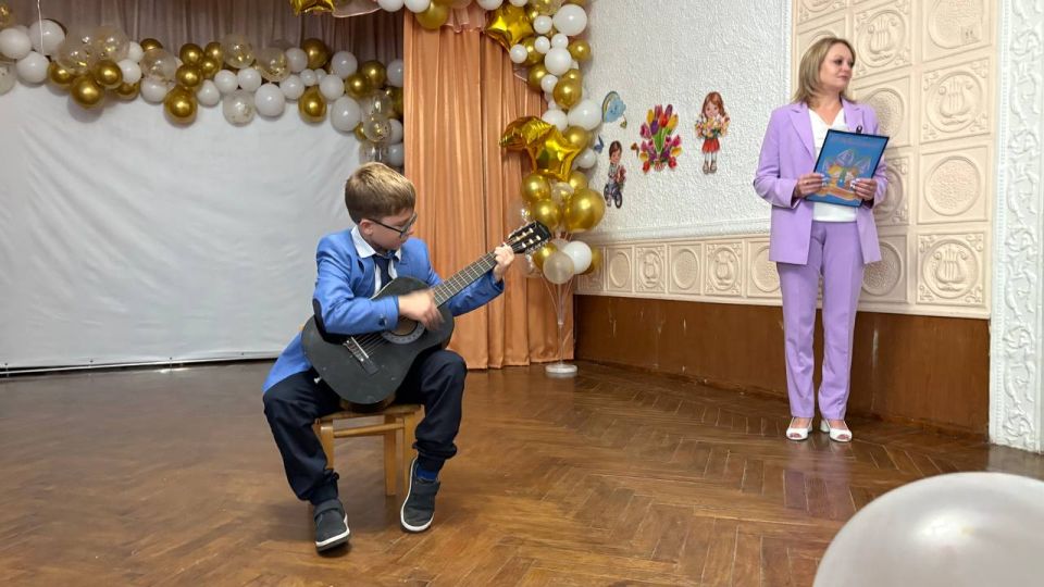 Уважаемые и дорогие сотрудники, ветераны труда, родители и выпускники детского сада № 45 «Колокольчик»! Уважаемые и дорогие сотрудники, ветераны труда, родители и выпускники детского сада № 45 «Колокольчик»!