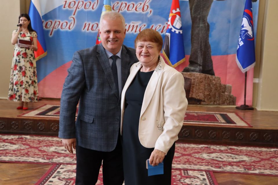 Константин Бутримов: ТОРЖЕСТВЕННОЕ МЕРОПРИЯТИЕ ПО СЛУЧАЮ 60-ЛЕТИЯ СТАХАНОВСКОГО ВАГОНОСТРОИТЕЛЬНОГО ЗАВОДА И ДНЯ МАШИНОСТРОИТЕЛЯ Константин Бутримов: ТОРЖЕСТВЕННОЕ МЕРОПРИЯТИЕ ПО СЛУЧАЮ 60-ЛЕТИЯ СТАХАНОВСКОГО ВАГОНОСТРОИТЕЛЬНОГО ЗАВОДА И ДНЯ МАШИНОСТРОИТЕЛЯ