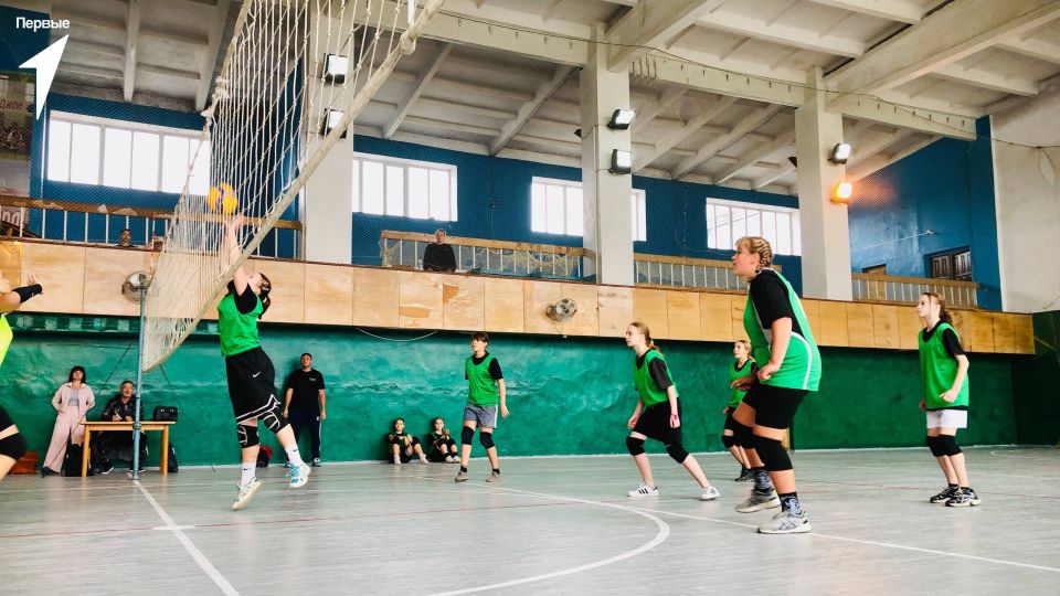 В Ровеньках состоялся муниципальный этап Цикла спортивных мероприятий «Будь Первым» по волейболу в младшей возрастной категории В Ровеньках состоялся муниципальный этап Цикла спортивных мероприятий «Будь Первым» по волейболу в младшей возрастной категории