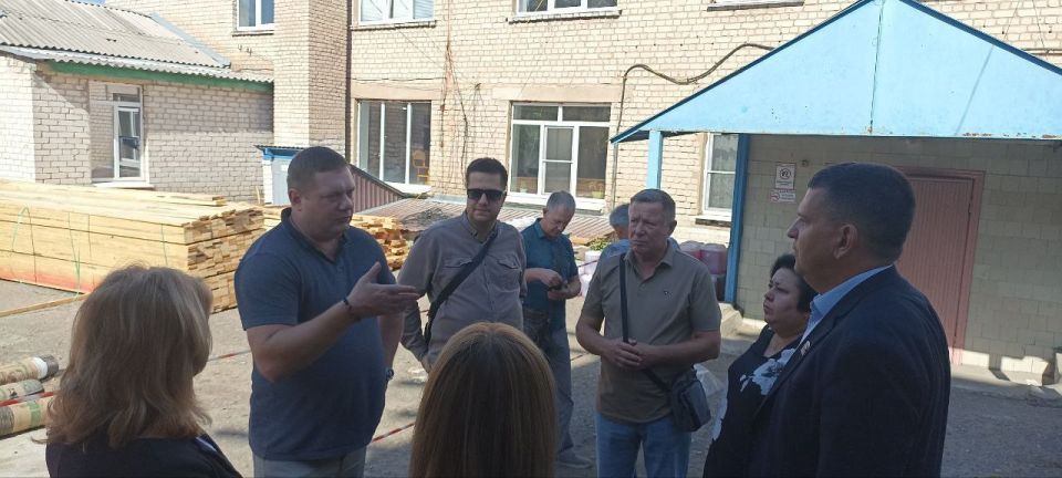 Олег Коваль: В рамках работы Штата общественного и депутатского контроля за проведением капитальных ремонтов учебных учреждений республики партийного проекта "Новая школа" ВПП "Единая Россия" провел инспекцию школы 1 и школы... Олег Коваль: В рамках работы Штата общественного и депутатского контроля за проведением капитальных ремонтов учебных учреждений республики партийного проекта "Новая школа" ВПП "Единая Россия" провел инспекцию школы 1 и школы...
