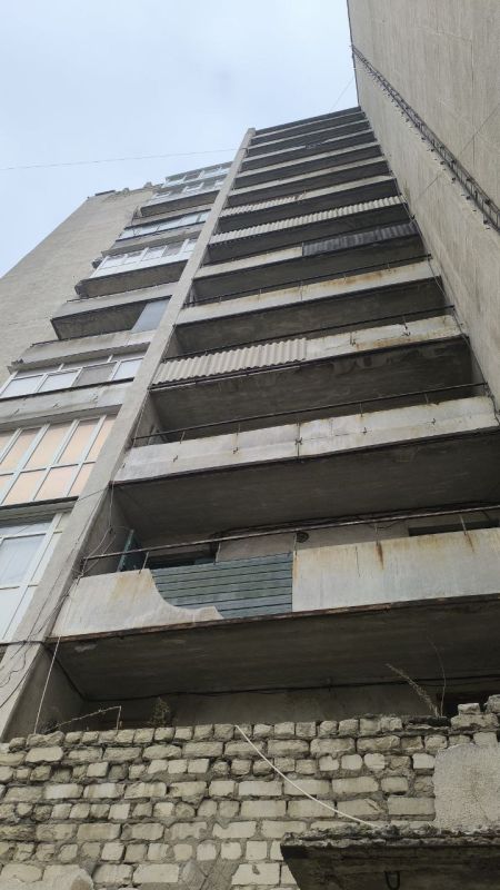 Продолжаются работы по установке нового пассажирского и грузового лифтового оборудования на Микроцентре, 20. В этой 14-этажке лифта не было около 30 лет Продолжаются работы по установке нового пассажирского и грузового лифтового оборудования на Микроцентре, 20. В этой 14-этажке лифта не было около 30 лет