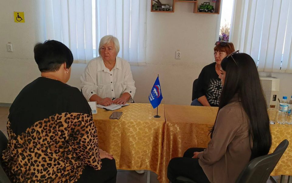 Светлана Гизай: Провела выездной прием граждан в селе Сабовка Славяносербского округа Светлана Гизай: Провела выездной прием граждан в селе Сабовка Славяносербского округа