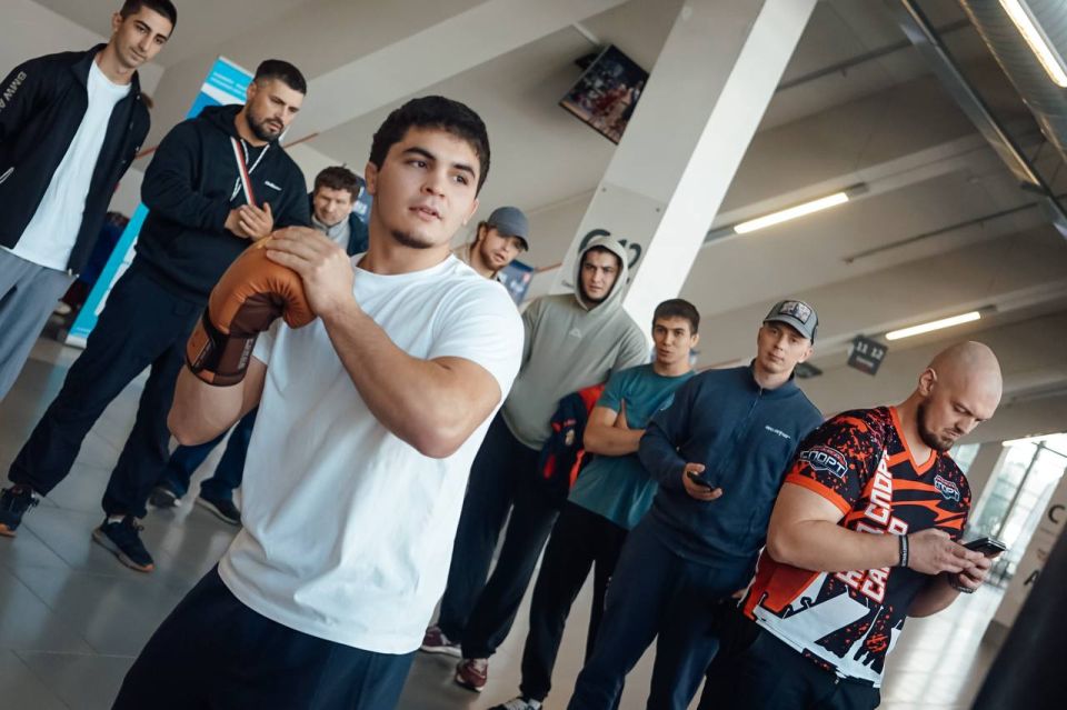 Чемпионат Санкт-Петербурга в дисциплине «Удар на силу» среди мужчин Чемпионат Санкт-Петербурга в дисциплине «Удар на силу» среди мужчин