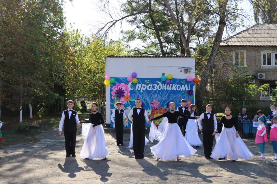 «Дворик чудес» собрал юных лутугинцев на праздник «Дворик чудес» собрал юных лутугинцев на праздник