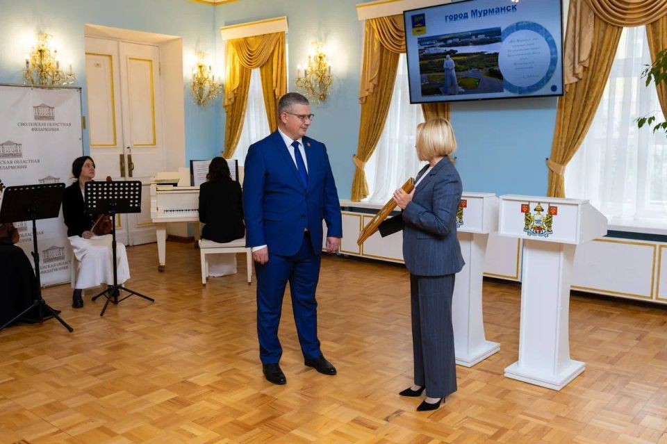 Александр Новиков: Смоленск всегда был и остаётся открытым, гостеприимным городом, который, опираясь на героическое прошлое, строит своё будущее и укрепляет международные и межмуниципальные связи Александр Новиков: Смоленск всегда был и остаётся открытым, гостеприимным городом, который, опираясь на героическое прошлое, строит своё будущее и укрепляет международные и межмуниципальные связи