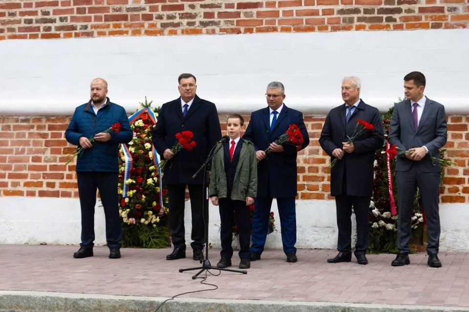 Александр Новиков: Сегодня Смоленск продолжает праздновать 1162-ю годовщину первого упоминания в летописи и 82-ю годовщину освобождения от фашистских захватчиков Александр Новиков: Сегодня Смоленск продолжает праздновать 1162-ю годовщину первого упоминания в летописи и 82-ю годовщину освобождения от фашистских захватчиков