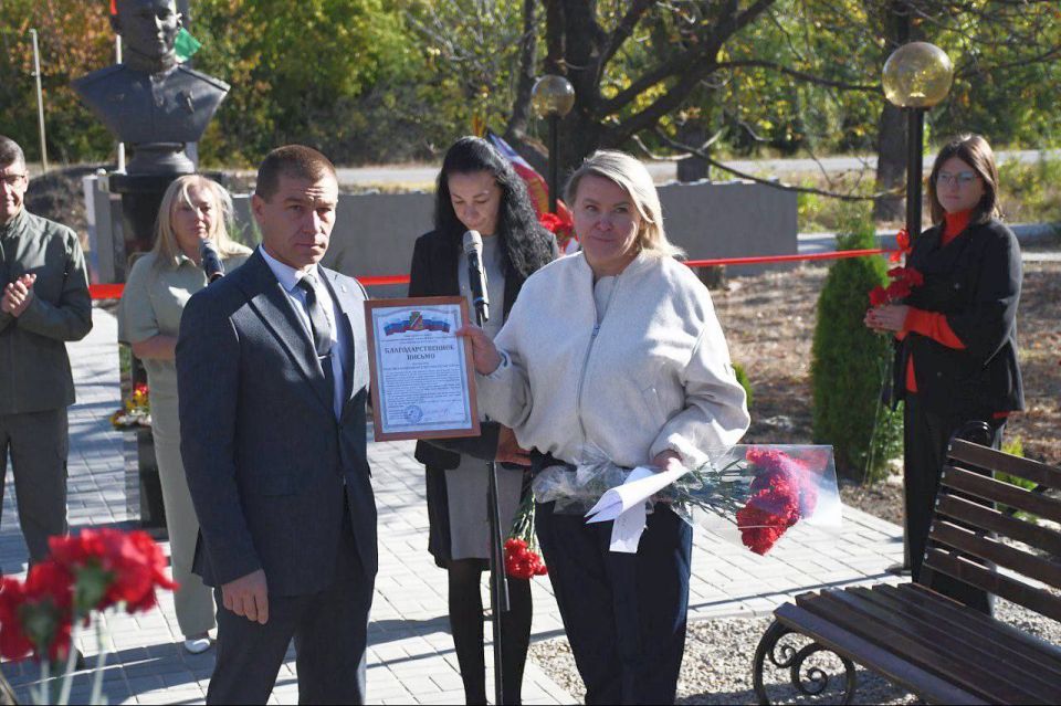 Сергей Колягин: В городе Золотое торжественно открыли бюст Героя Российской Федерации – Дамира Исламова, участника специальной военной операции, героически погибшего во время выполнения боевой задачи вблизи этого населенного... Сергей Колягин: В городе Золотое торжественно открыли бюст Героя Российской Федерации – Дамира Исламова, участника специальной военной операции, героически погибшего во время выполнения боевой задачи вблизи этого населенного...