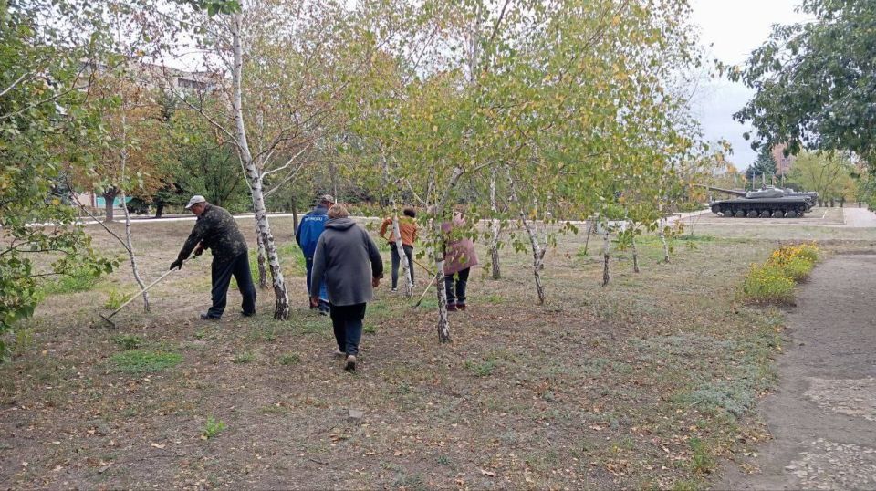 Сергей Колягин: Трудовой коллектив Управления Первомайсктепло – филиала ГУП ЛНР «Луганская тепловая организация» также принял участие во Всероссийском экологическом субботнике «Зелёная Россия» Сергей Колягин: Трудовой коллектив Управления Первомайсктепло – филиала ГУП ЛНР «Луганская тепловая организация» также принял участие во Всероссийском экологическом субботнике «Зелёная Россия»