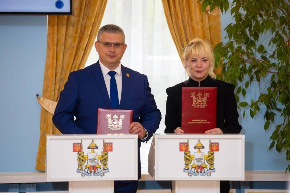 Александр Новиков: Смоленск всегда был и остаётся открытым, гостеприимным городом, который, опираясь на героическое прошлое, строит своё будущее и укрепляет международные и межмуниципальные связи Александр Новиков: Смоленск всегда был и остаётся открытым, гостеприимным городом, который, опираясь на героическое прошлое, строит своё будущее и укрепляет международные и межмуниципальные связи