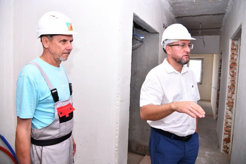 Председатель Совета Свердловского муниципального округа проинспектировал ход строительных работ ЖК «Красноярский» Председатель Совета Свердловского муниципального округа проинспектировал ход строительных работ ЖК «Красноярский»