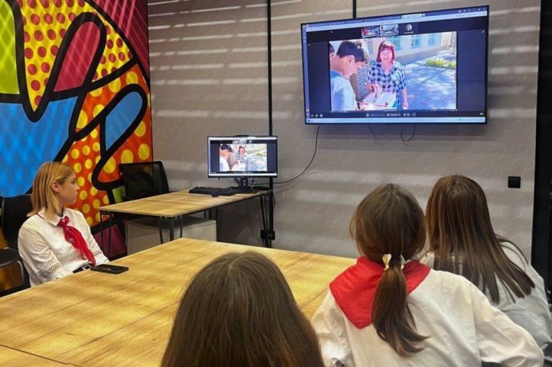 Обучающиеся Свердловска провели телемост с Запорожской областью Обучающиеся Свердловска провели телемост с Запорожской областью