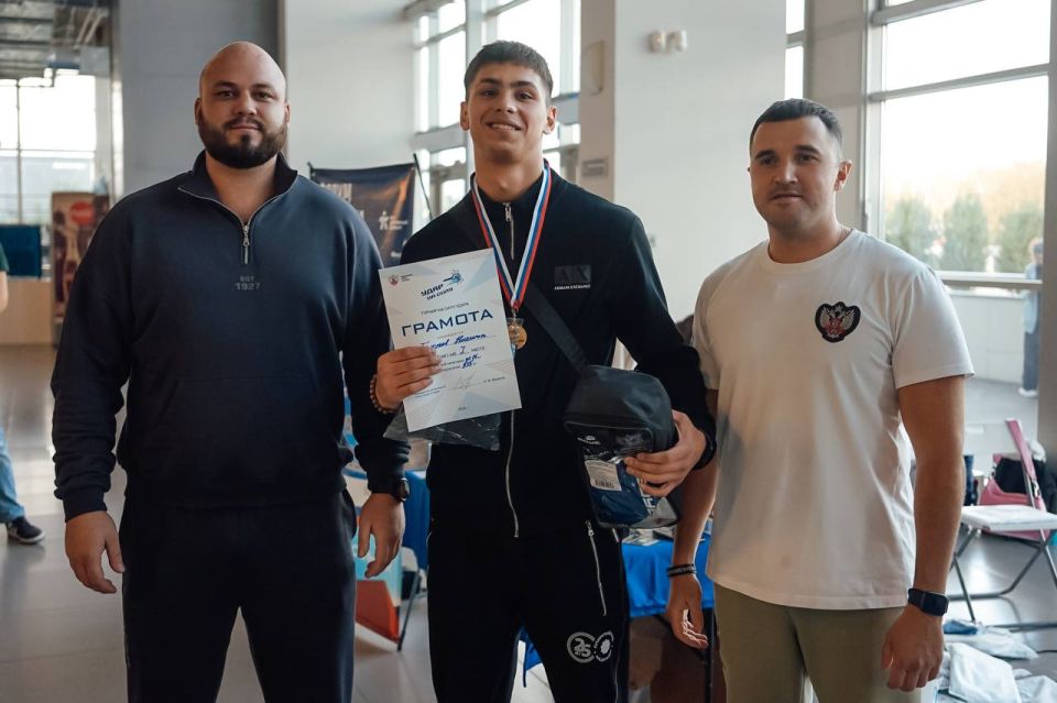 Чемпионат Санкт-Петербурга в дисциплине «Удар на силу» среди мужчин Чемпионат Санкт-Петербурга в дисциплине «Удар на силу» среди мужчин
