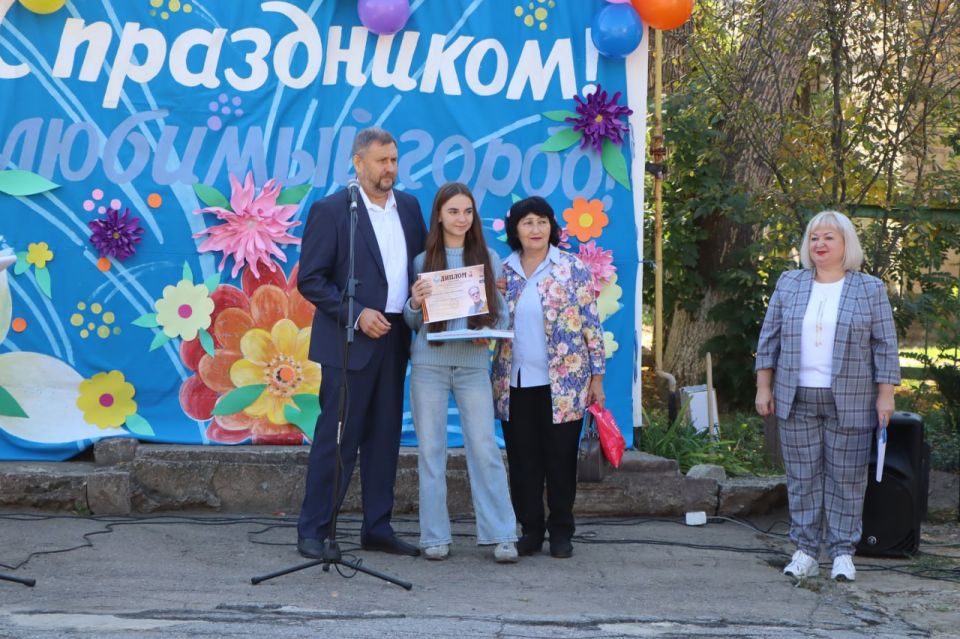 «Дворик чудес» собрал юных лутугинцев на праздник «Дворик чудес» собрал юных лутугинцев на праздник