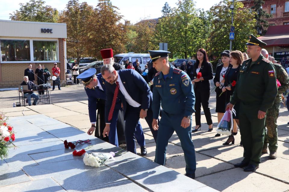 В Лутугино состоялось торжественное мероприятие, посвященное празднованию Дня города В Лутугино состоялось торжественное мероприятие, посвященное празднованию Дня города