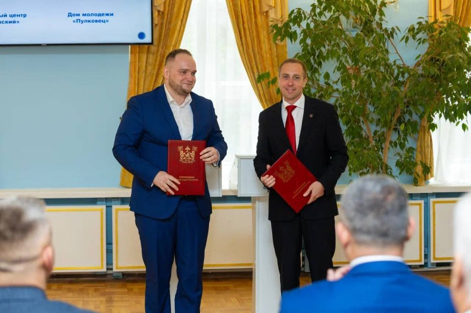 Александр Новиков: Смоленск всегда был и остаётся открытым, гостеприимным городом, который, опираясь на героическое прошлое, строит своё будущее и укрепляет международные и межмуниципальные связи Александр Новиков: Смоленск всегда был и остаётся открытым, гостеприимным городом, который, опираясь на героическое прошлое, строит своё будущее и укрепляет международные и межмуниципальные связи