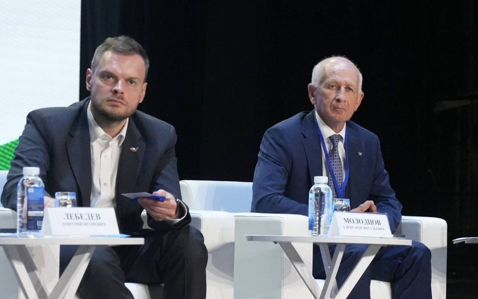 Чтобы покупатели могли легко узнавать российскую продукцию, РЭЦ приглашает производителей вступать в национальный бренд «Сделано в России» Чтобы покупатели могли легко узнавать российскую продукцию, РЭЦ приглашает производителей вступать в национальный бренд «Сделано в России»