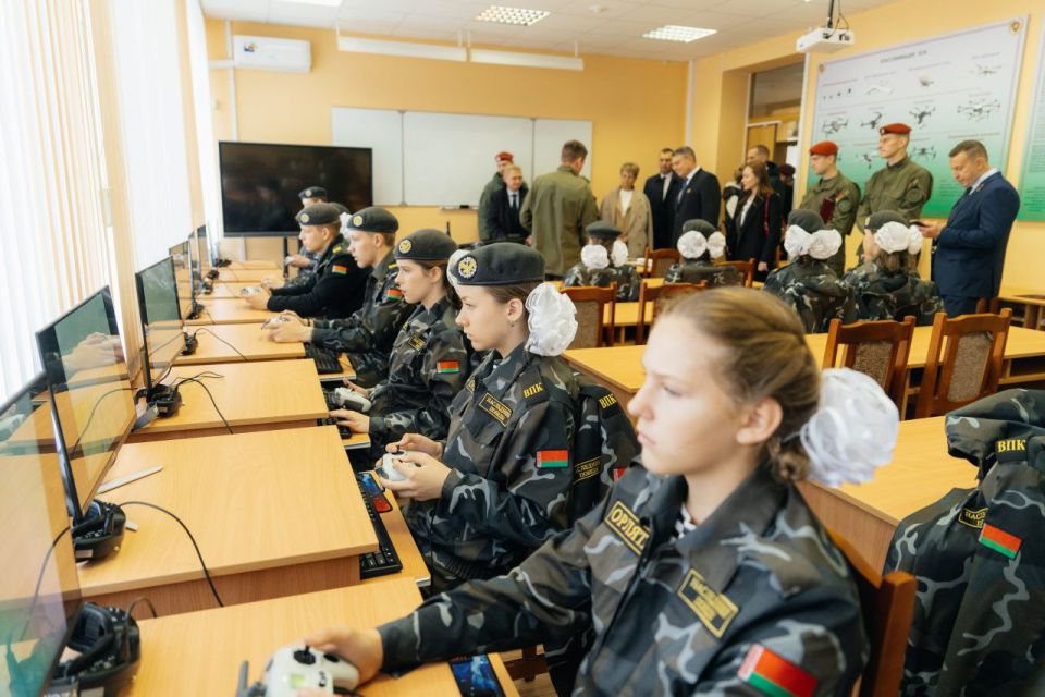 Леонид Пасечник: Продолжается рабочая программа поездки в Республику Беларусь Леонид Пасечник: Продолжается рабочая программа поездки в Республику Беларусь