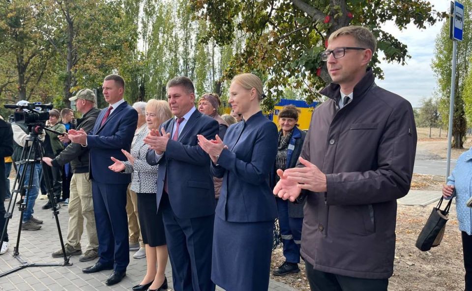 Альберт Зинченко: Сегодня в Станице Луганской случилось по-настоящему важное и трогательное событие — торжественное открытие четырех обновленных территорий, созданных с любовью и заботой для жителей нашего округа Альберт Зинченко: Сегодня в Станице Луганской случилось по-настоящему важное и трогательное событие — торжественное открытие четырех обновленных территорий, созданных с любовью и заботой для жителей нашего округа