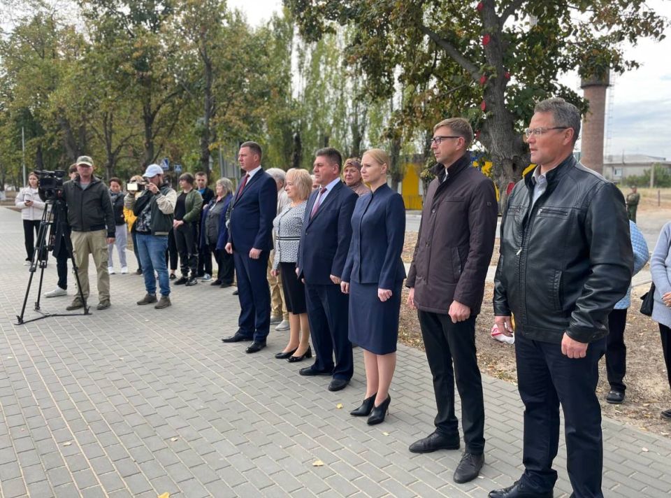 Альберт Зинченко: Сегодня в Станице Луганской случилось по-настоящему важное и трогательное событие — торжественное открытие четырех обновленных территорий, созданных с любовью и заботой для жителей нашего округа Альберт Зинченко: Сегодня в Станице Луганской случилось по-настоящему важное и трогательное событие — торжественное открытие четырех обновленных территорий, созданных с любовью и заботой для жителей нашего округа