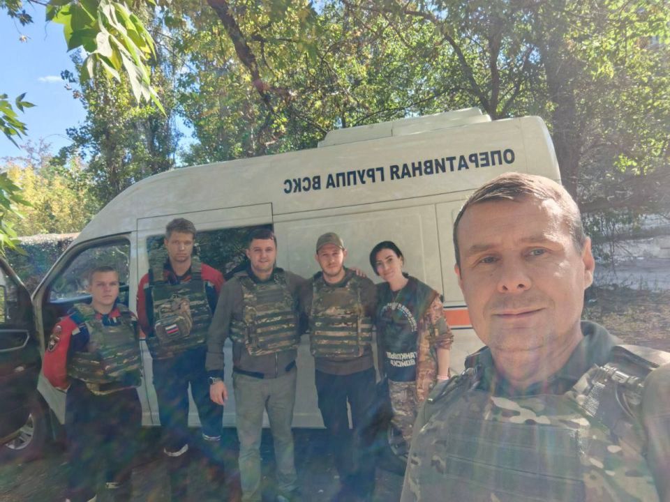Добровольцы ЛугРО ВСКС совместно с основателем бренда «Putin Team Russia» Дмитрием Шишкиным доставили гуманитарную помощь в Рубежное Добровольцы ЛугРО ВСКС совместно с основателем бренда «Putin Team Russia» Дмитрием Шишкиным доставили гуманитарную помощь в Рубежное