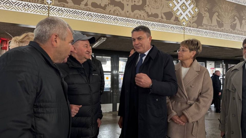 Леонид Пасечник прибыл в Минск для укрепления торгово-экономического сотрудничества с Беларусью Леонид Пасечник прибыл в Минск для укрепления торгово-экономического сотрудничества с Беларусью