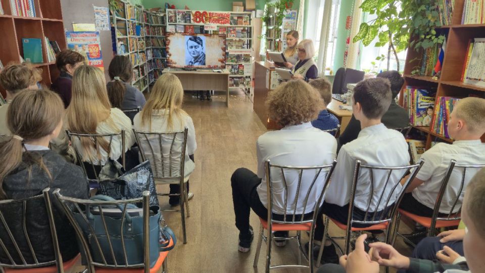В Новоайдарской библиотеке прошел час памяти «Пока стучат наши сердца, мы памяти о вас верны» В Новоайдарской библиотеке прошел час памяти «Пока стучат наши сердца, мы памяти о вас верны»