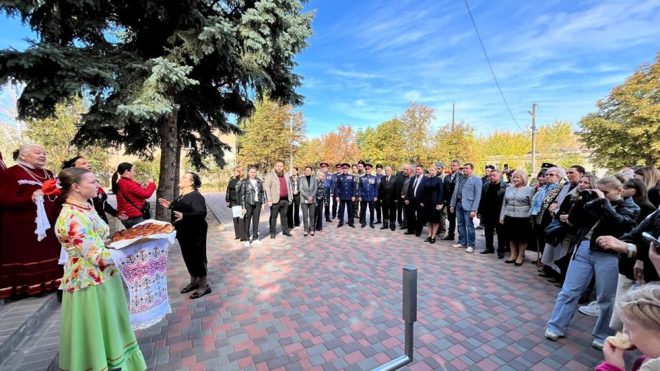 Альберт Зинченко: Празднования Дня поселка Станица Луганская продолжаются с размахом и включают в себя разнообразные культурные, исторические и развлекательные мероприятия, а так же возражения фестиваля казачьей культуры Альберт Зинченко: Празднования Дня поселка Станица Луганская продолжаются с размахом и включают в себя разнообразные культурные, исторические и развлекательные мероприятия, а так же возражения фестиваля казачьей культуры